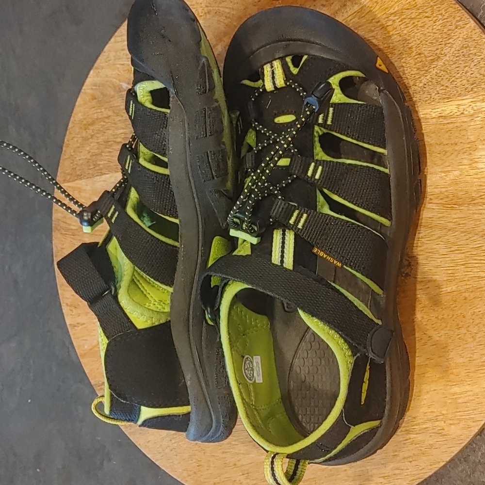 Youth size 5 Keen Sport Washable Sandal